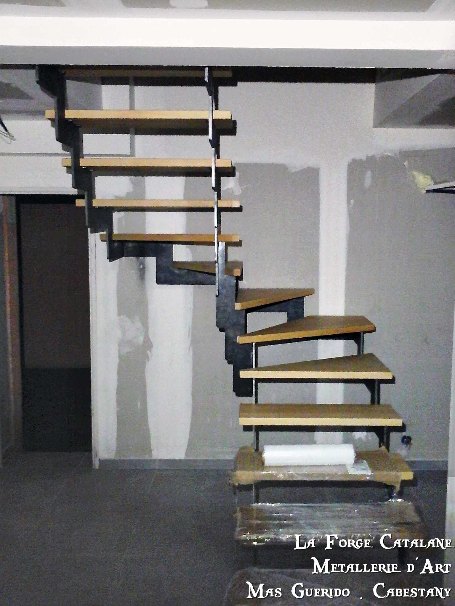 escalier 2 quart tournant marches bois hetre limon cremaillere decoupe laser forge catalane.jpg